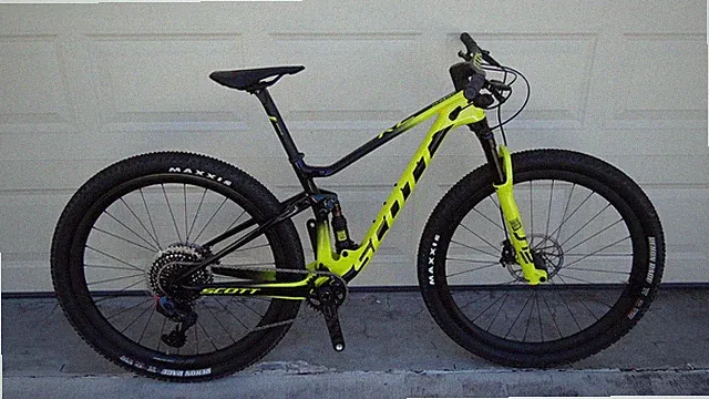 SCOTT RC SPARK, NEW, COLOR YELLOW and BLACK, SIZE SMALL
